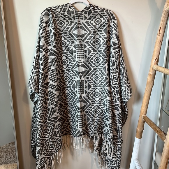 H&M Open Front Poncho - Picture 4 of 6